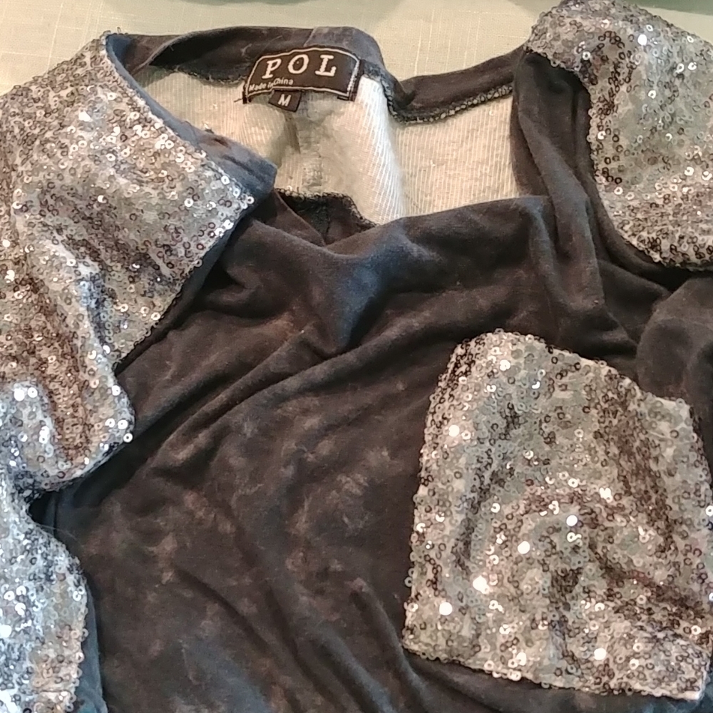 Sequin sleeve pocket tee